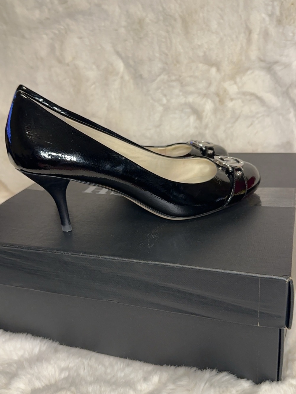 Michael Kors Black Patent Leather Icon Logo Pumps - Picture 2 of 7
